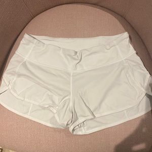Lulu lemon speed up 2.5” white shorts size 4 and 6